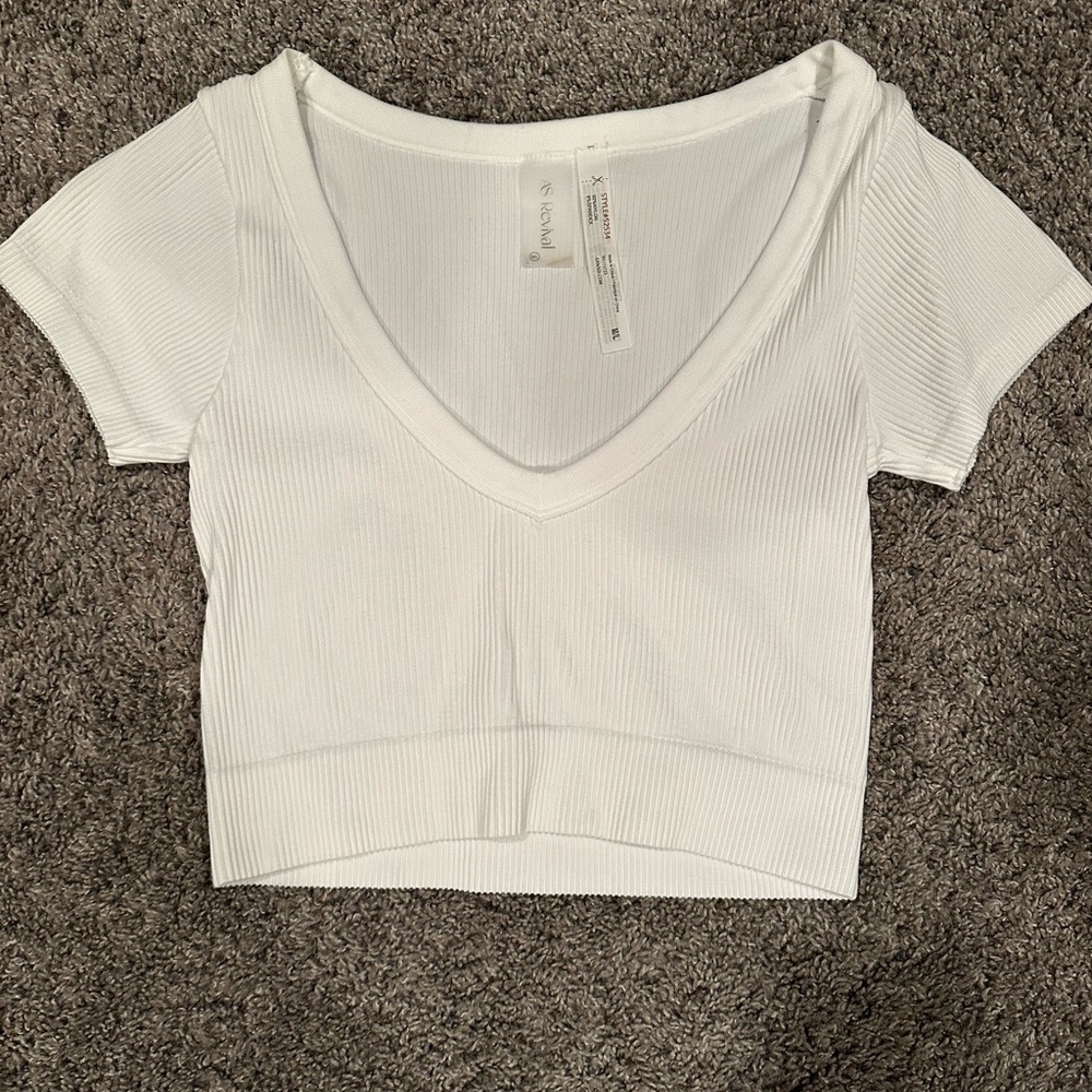 Chic White Ribbed V-Neck Crop Top